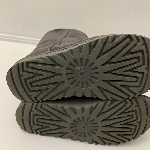 Grey uggs - Picture 3 of 12